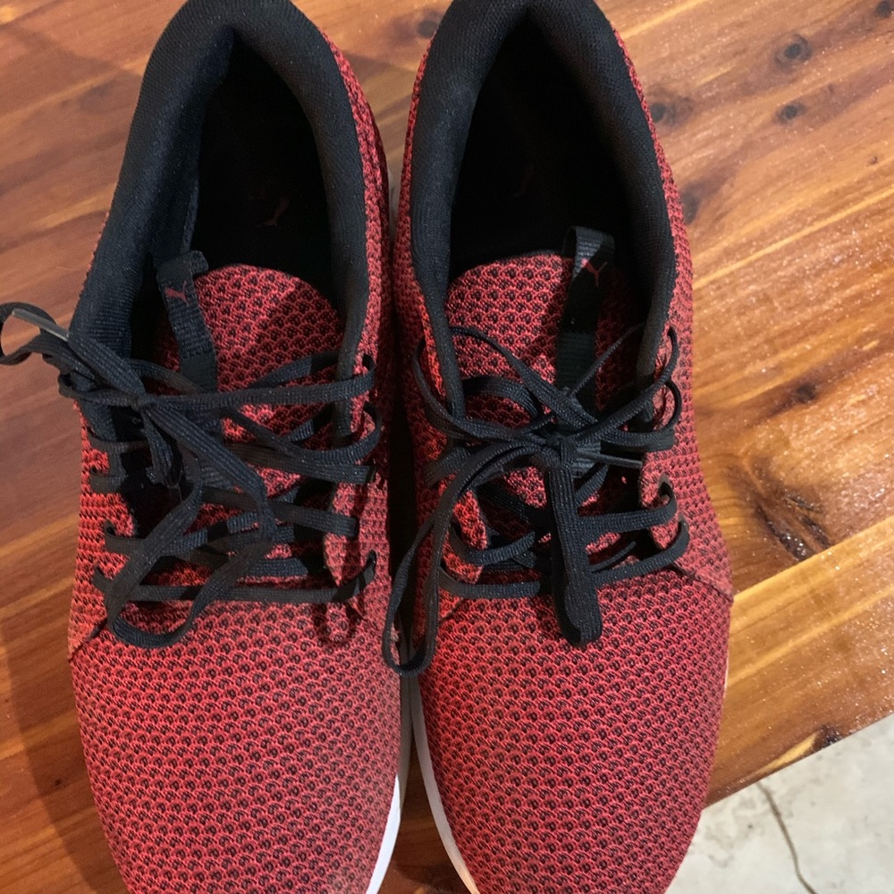 Men’s pumas tennis shoes